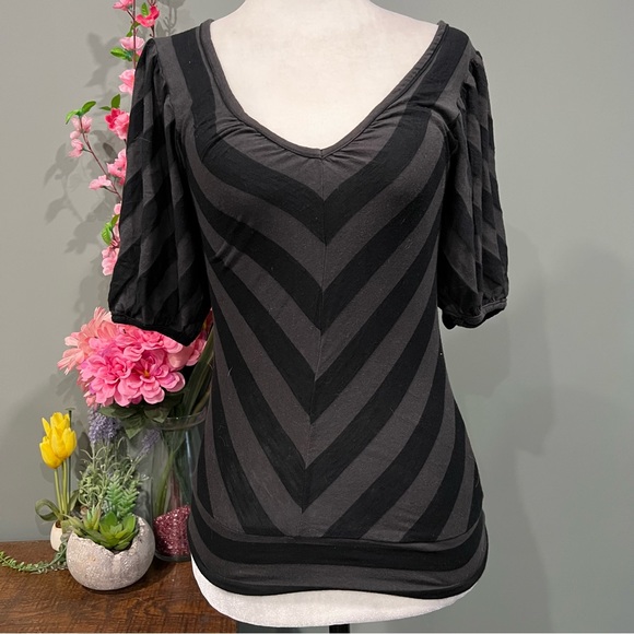 Eyeshadow Striped T-Shirt - Picture 2 of 12